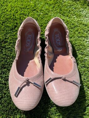 TOD'S Blush Pink Textured Leather Ballet Flats